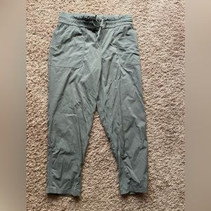 Lululemon Dance Studio Crop